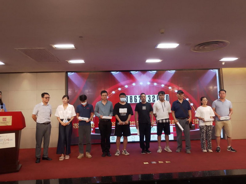 深圳市柔宇科技有限公司提供自拍杆十个