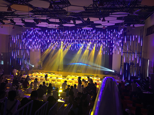一禾科技专业舞台灯光音响系统解决方案，打造完美视听体验！